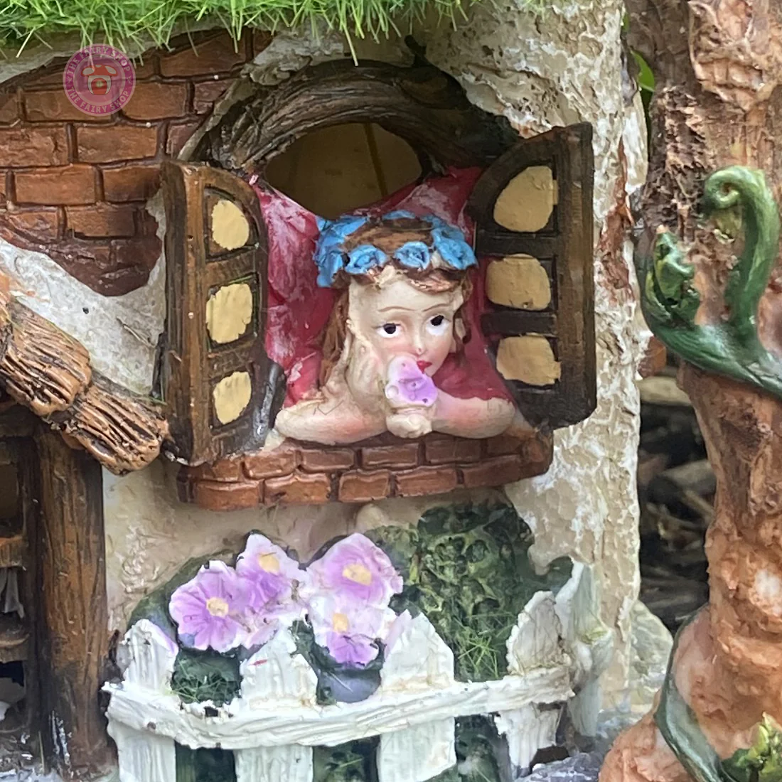 Solar Fairy Cottage with Butterfly & Fairies - Image 4